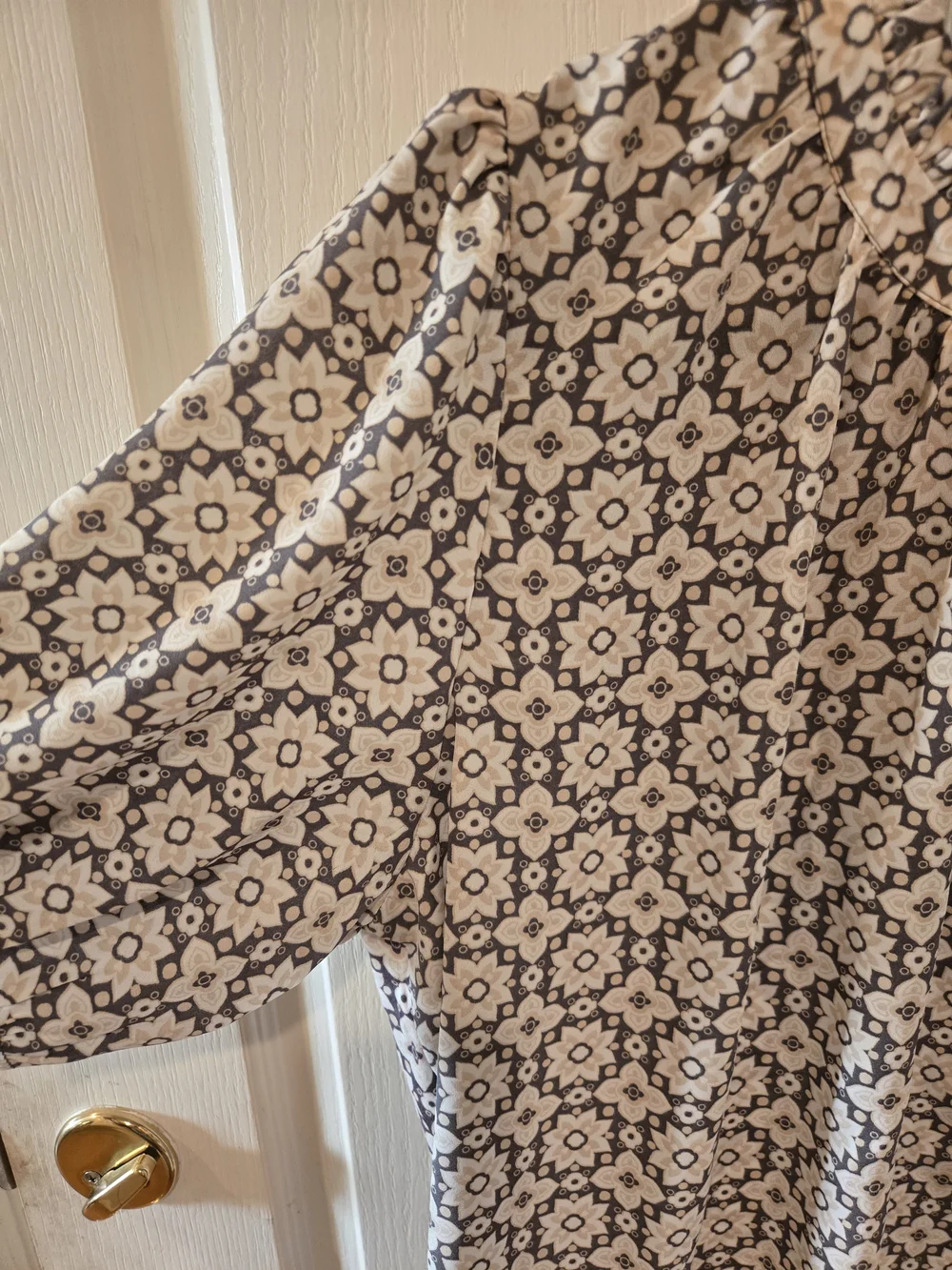 LOFT White and Gray Floral Print Puff Sleeve Top